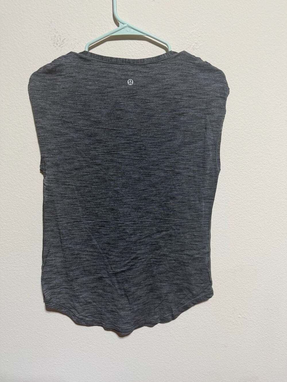 Lululemon Women's Heathered Grey Muscle Tank Top - Picture 2 of 3